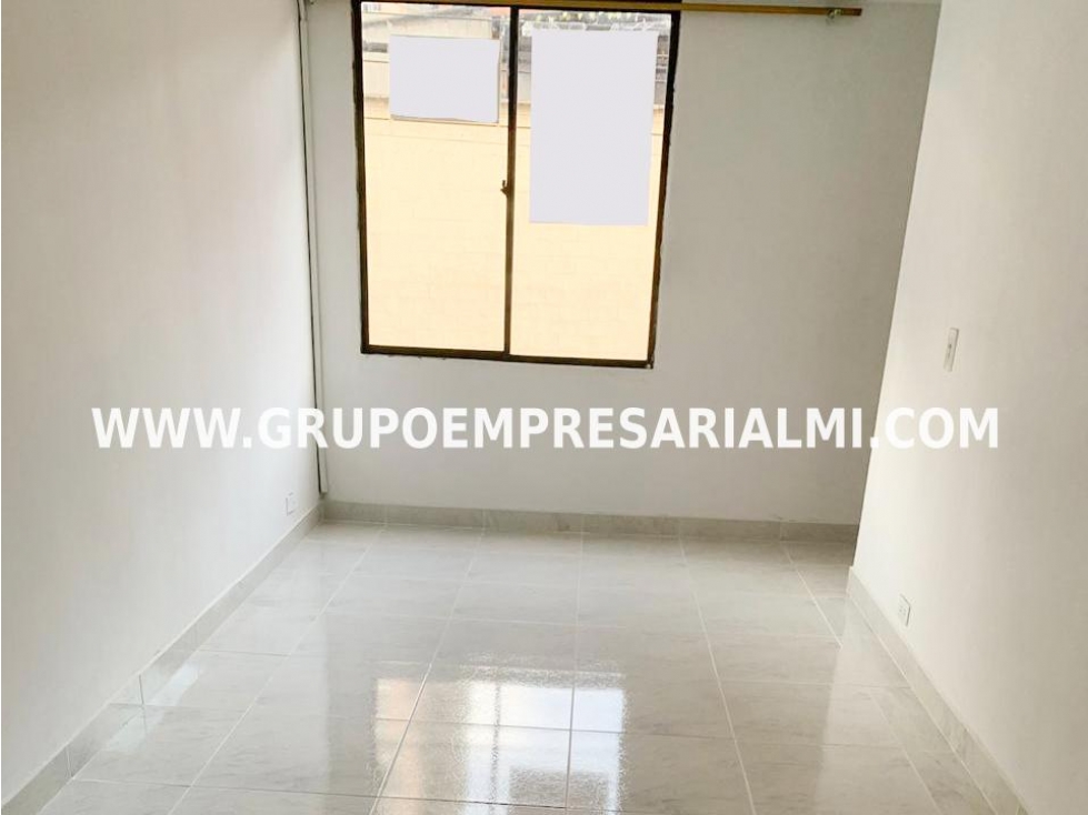 HERMOSA CASA BIFAMILIAR EN ARRIENDO - SECTOR LOS ALCÁZARES COD: 31775