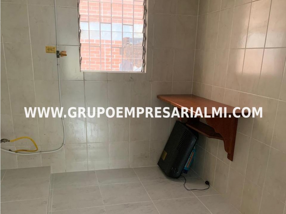 HERMOSA CASA BIFAMILIAR EN ARRIENDO - SECTOR LOS ALCÁZARES COD: 31775 — foto 6