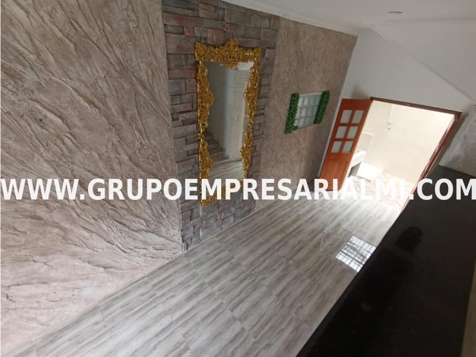 HERMOSA CASA BIFAMILIAR EN ARRIENDO - SECTOR BOSTON COD: 32529