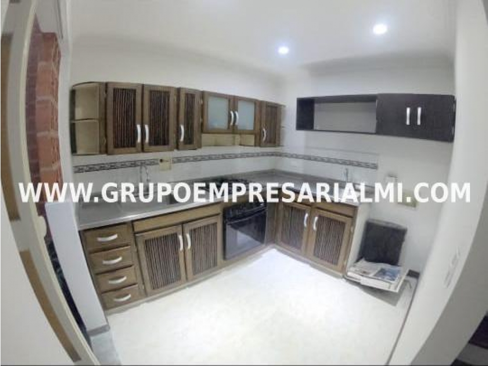 HERMOSA CASA BIFAMILIAR EN ARRIENDO - SECTOR SANTA MÓNICA COD: 33408 — foto 4