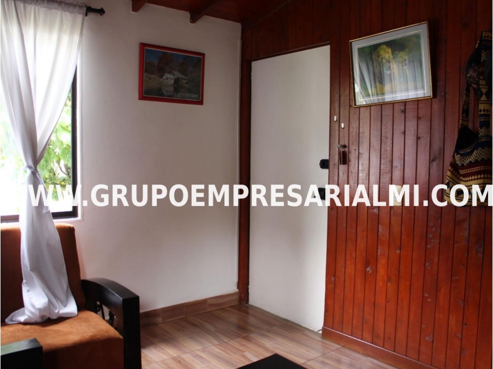 HERMOSA CASA BIFAMILIAR EN VENTA - SECTOR LA BARQUEREÑA COD: 31614