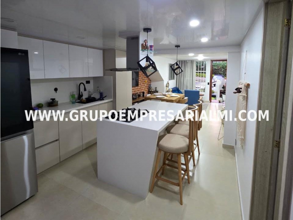 HERMOSA CASA BIFAMILIAR EN VENTA - SECTOR ASDESILLAS COD: 33894