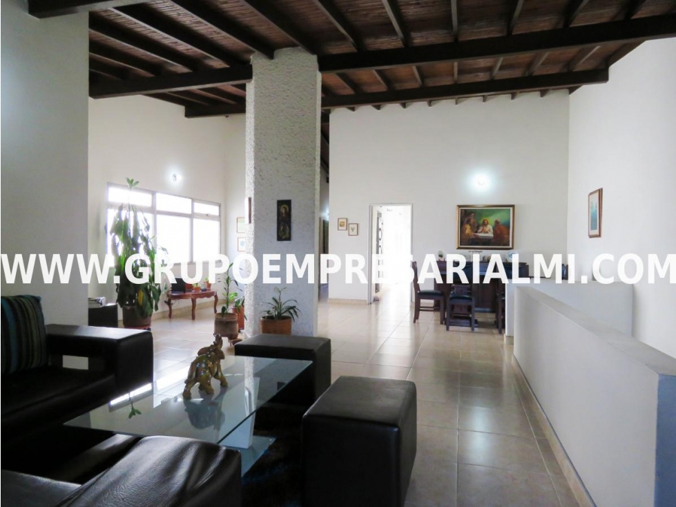 HERMOSA CASA BIFAMILIAR EN VENTA - SECTOR VILLA HERMOSA COD: 31737
