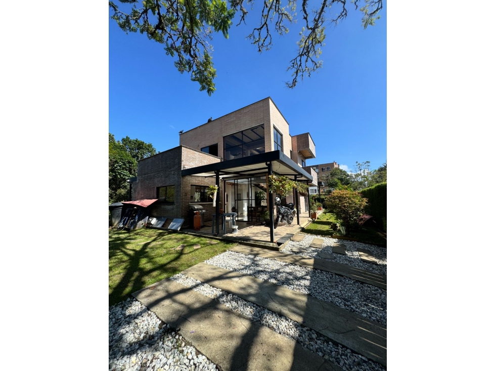 Hermosa casa campestre cerca a viva La Ceja