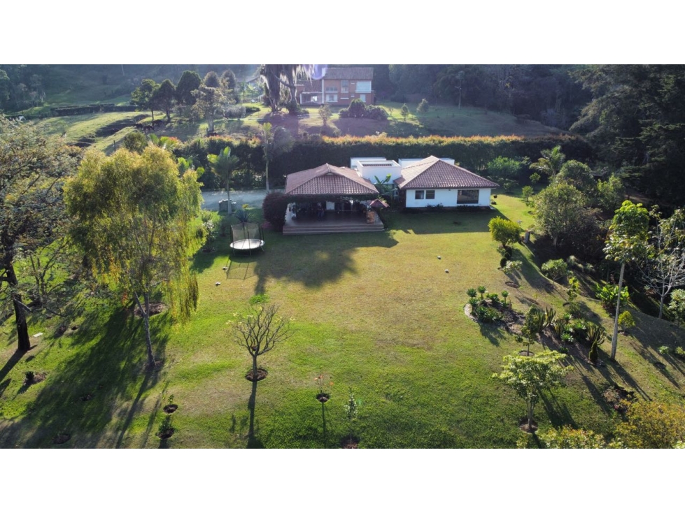 Hermosa Casa Campestre Con Arboles Frutales y Vista Abierta a Rionegro — foto 3