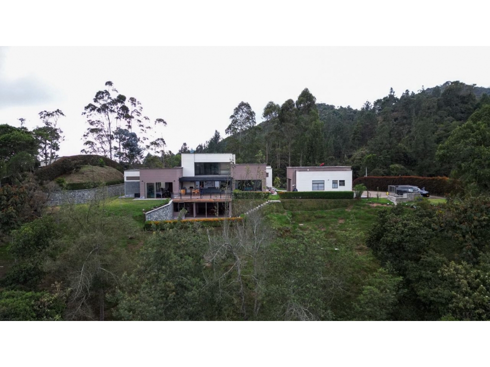 HERMOSA CASA CAMPESTRE EN EL ALTO DEL ESCOBERO — foto 2