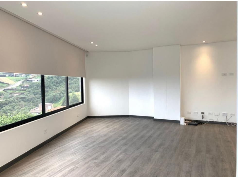 HERMOSA CASA CAMPESTRE EN ENVIGADO ALTO DE LAS PALMAS SECTOR VIVA — foto 4