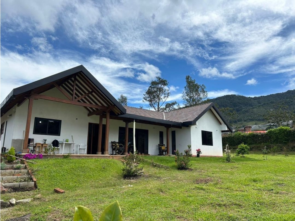 Hermosa casa campestre en El Carmen de Viboral en parcelación