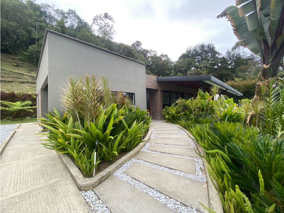Hermosa casa campestre en Parcelación Marinilla