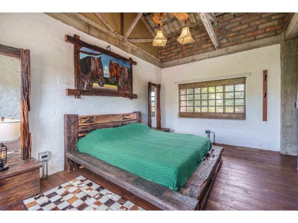 HERMOSA CASA CAMPESTRE EN RIONEGRO VÍA SAN VICENTE FERRER CON 9.474m2 - 2