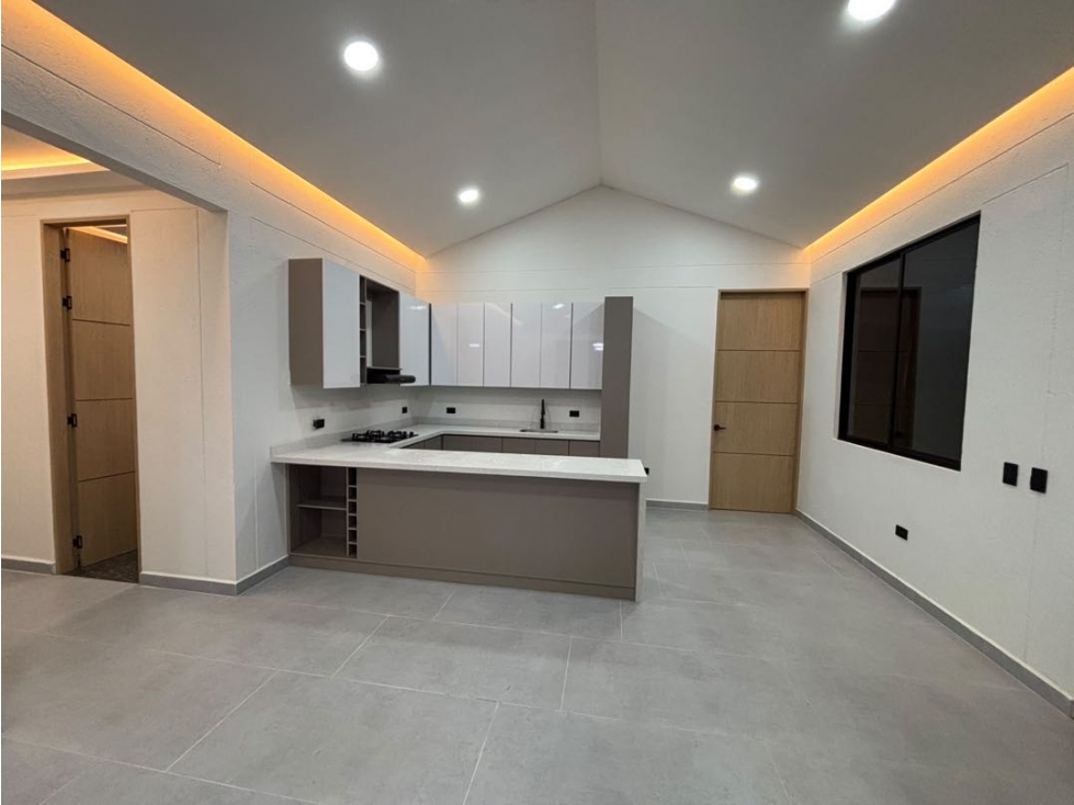 HERMOSA CASA CAMPESTRE EN RIONEGRO PARA ESTRENAR PREMIADA TRANQUILIDAD - 2