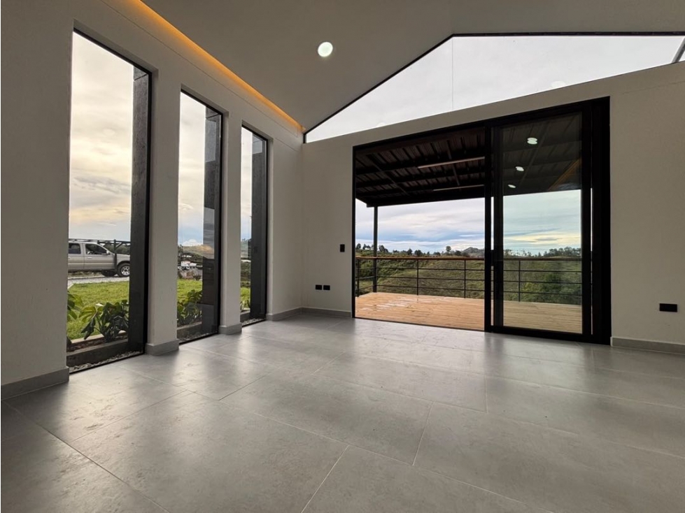 HERMOSA CASA CAMPESTRE EN RIONEGRO PARA ESTRENAR PREMIADA TRANQUILIDAD - 3