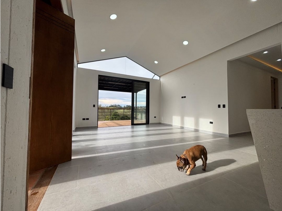 HERMOSA CASA CAMPESTRE EN RIONEGRO PARA ESTRENAR PREMIADA TRANQUILIDAD - 4