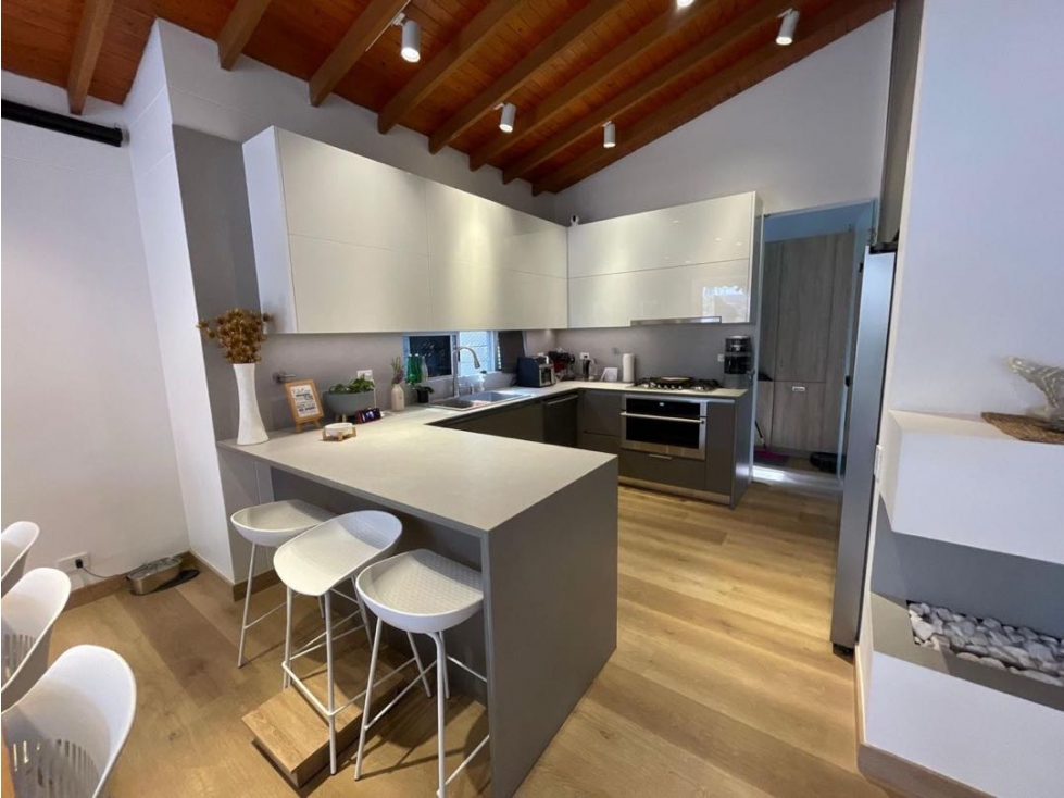 Hermosa casa campestre en unidad cerrada en El Retiro sector La María