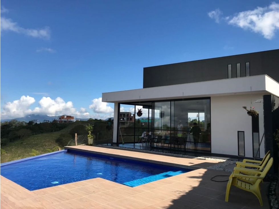 Hermosa casa campestre vía Condina