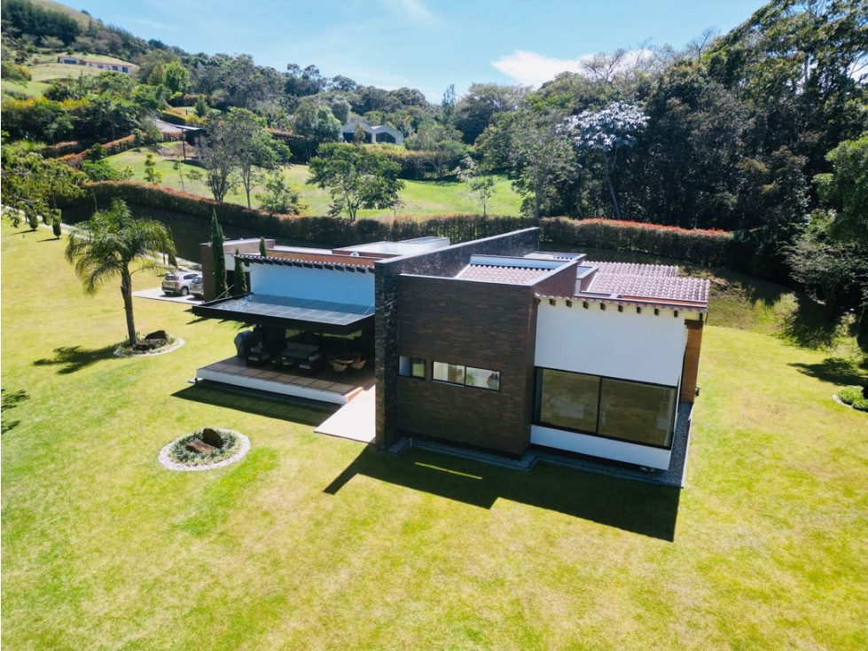 Hermosa casa campestre en venta en unidad cerrada via la ceja Rionegro - 4