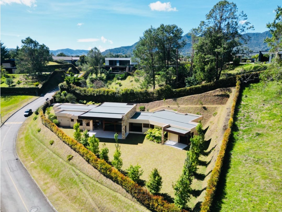 Hermosa casa campestre en venta vía san Antonio la ceja unidad cerrada