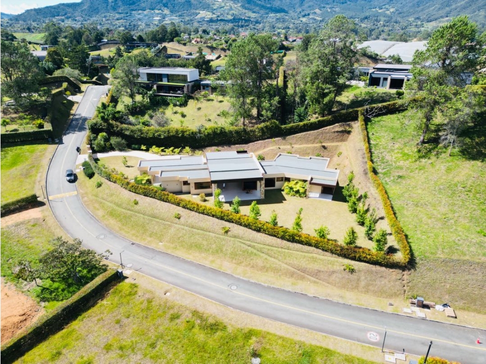 Hermosa casa campestre en venta vía san Antonio la ceja unidad cerrada — foto 5