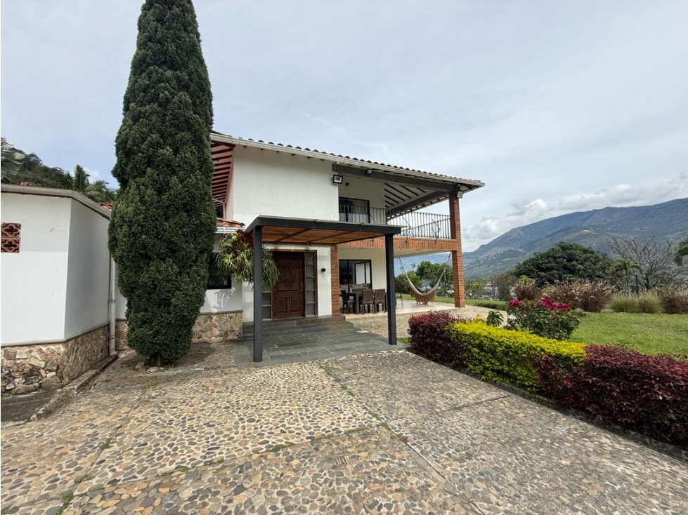 HERMOSA CASA CAMPESTRE PARA LA VENTA UBICADA EN COPACABANA