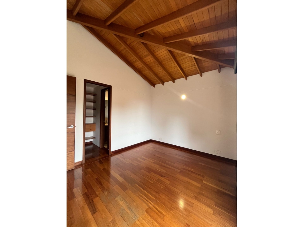 Hermosa casa cerca al tesoro en unidad cerrada — foto 5