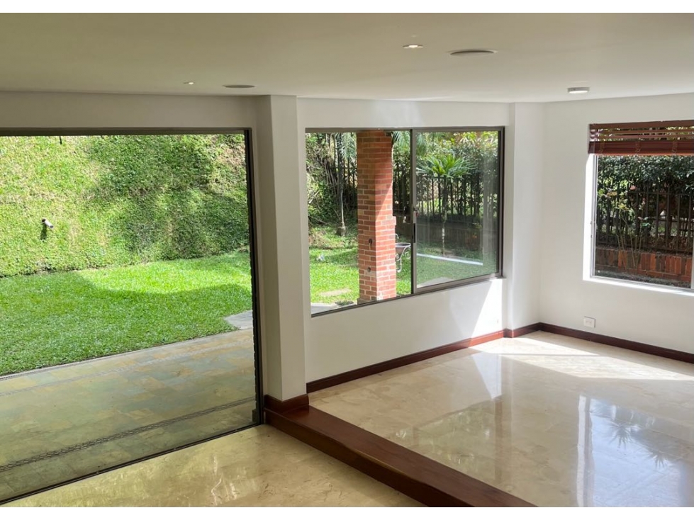 Hermosa casa cerca al tesoro en unidad cerrada