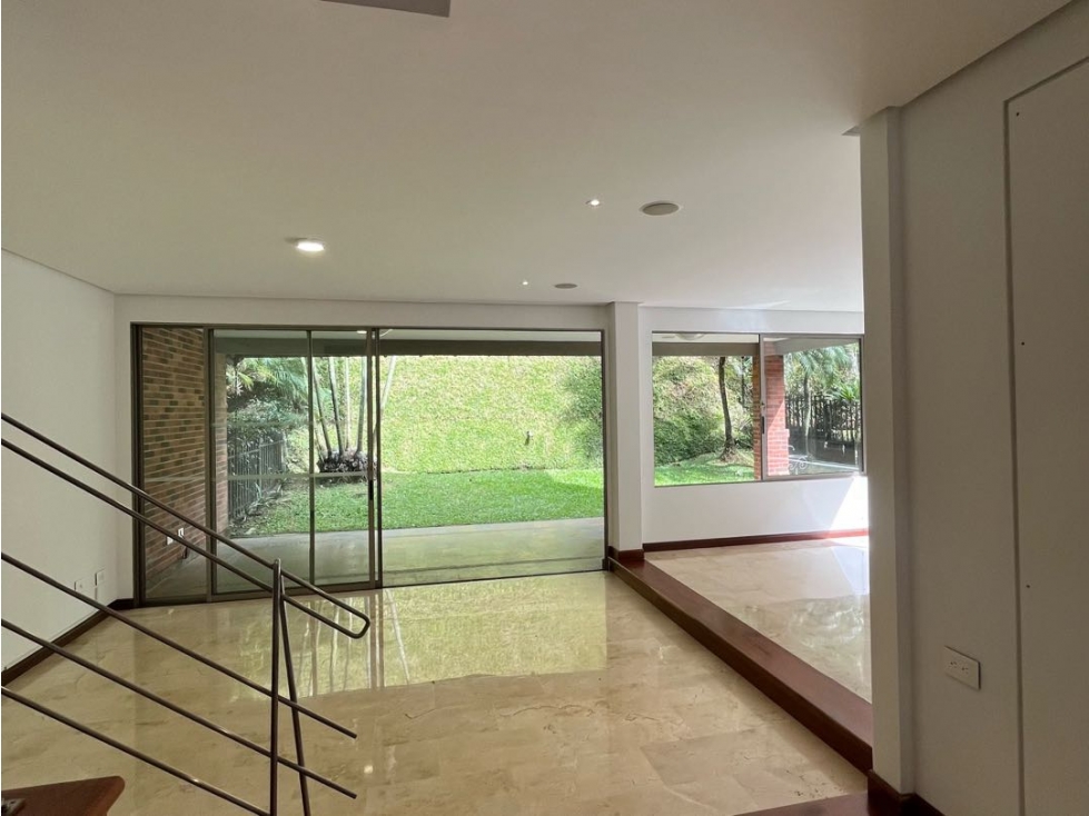 Hermosa casa cerca al tesoro en unidad cerrada — foto 4