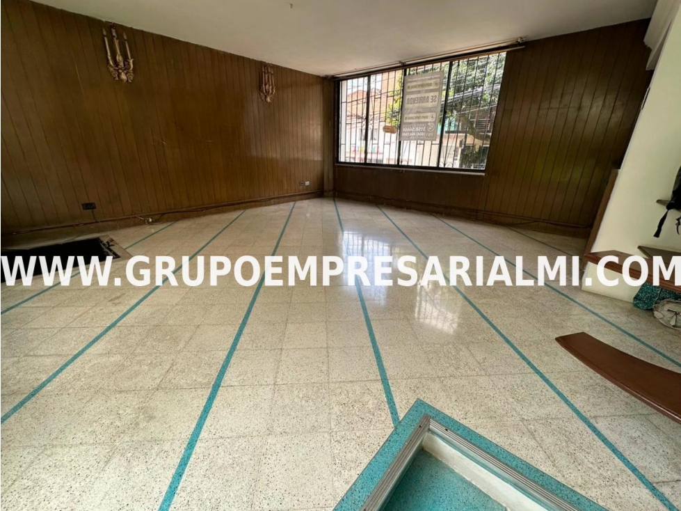 HERMOSA CASA COMERCIAL EN ARRIENDO - SECTOR LAURELES COD: 31800