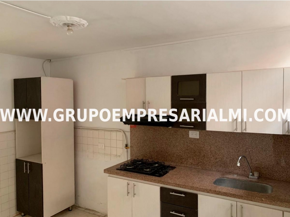 HERMOSA CASA COMERCIAL EN ARRIENDO - SECTOR SIMÓN BOLÍVAR COD: 33545 — foto 2