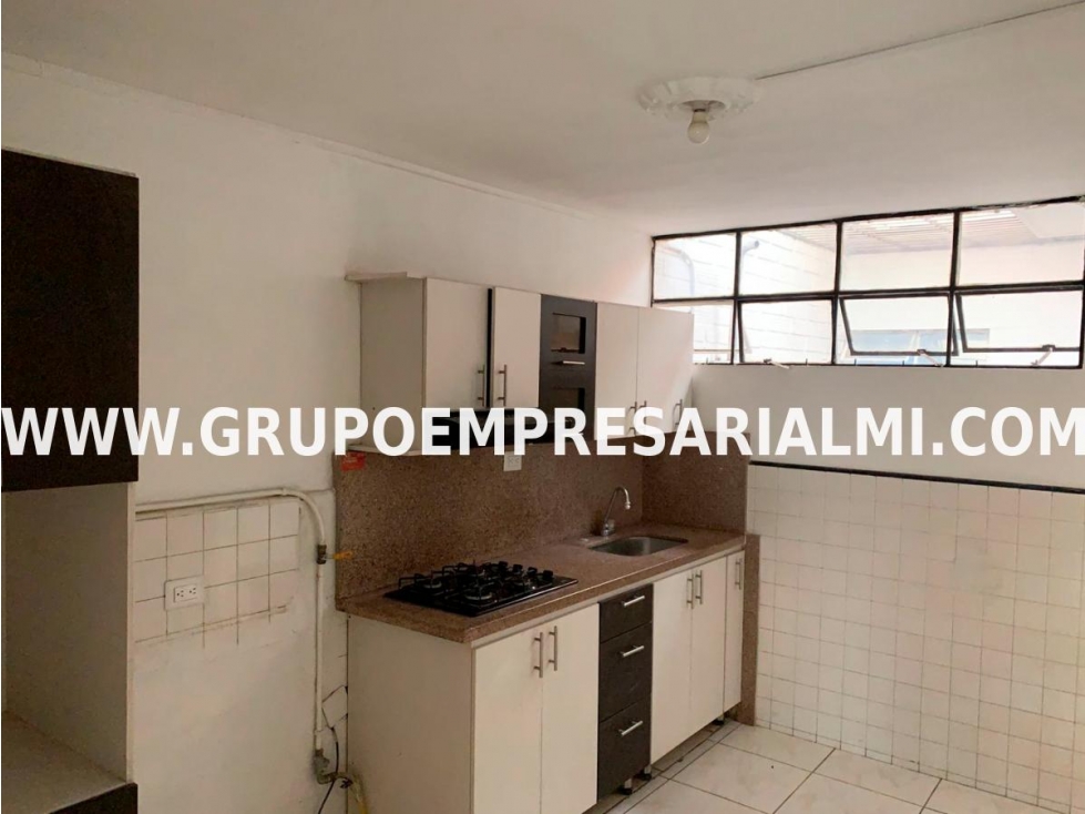 HERMOSA CASA COMERCIAL EN ARRIENDO - SECTOR SIMÓN BOLÍVAR COD: 33545 — foto 3