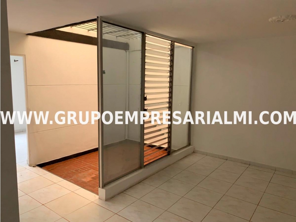 HERMOSA CASA COMERCIAL EN ARRIENDO - SECTOR SIMÓN BOLÍVAR COD: 33545 — foto 4