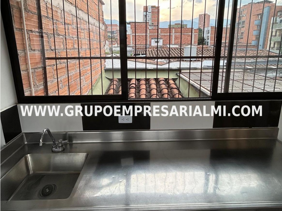 HERMOSA CASA COMERCIAL EN ARRIENDO - SECTOR SIMÓN BOLÍVAR COD: 33568 - 3