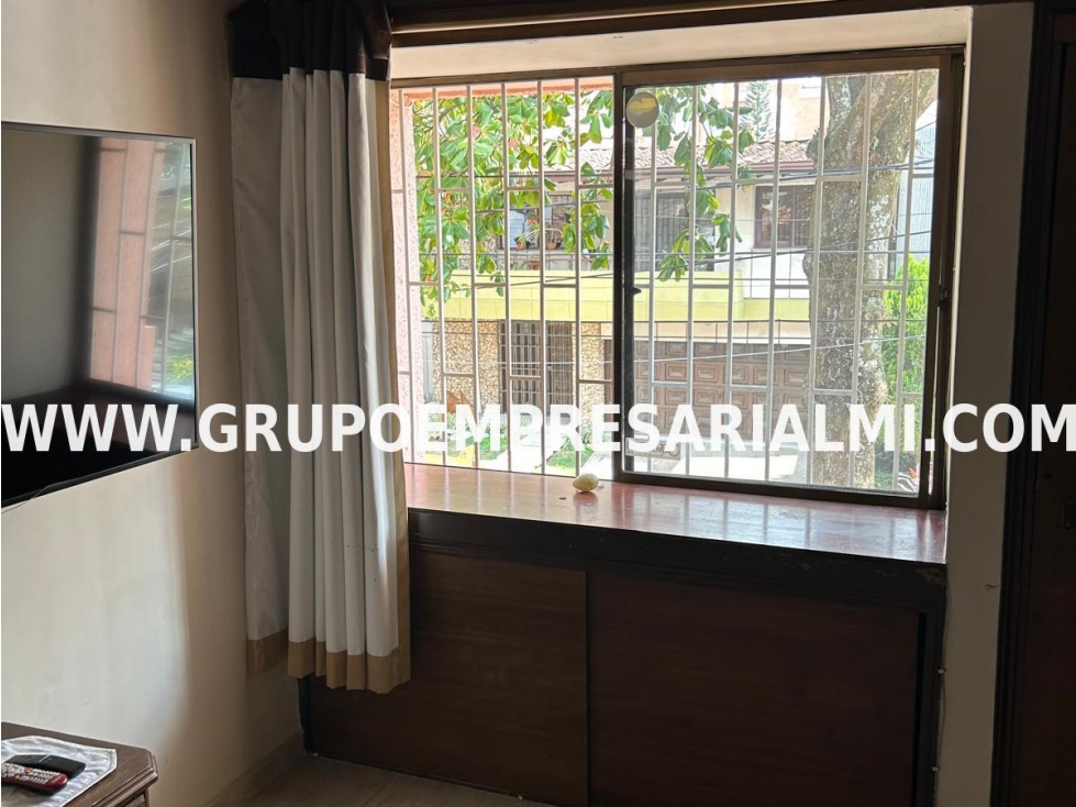 HERMOSA CASA COMERCIAL EN ARRIENDO - SECTOR SIMÓN BOLÍVAR COD: 33568 - 4