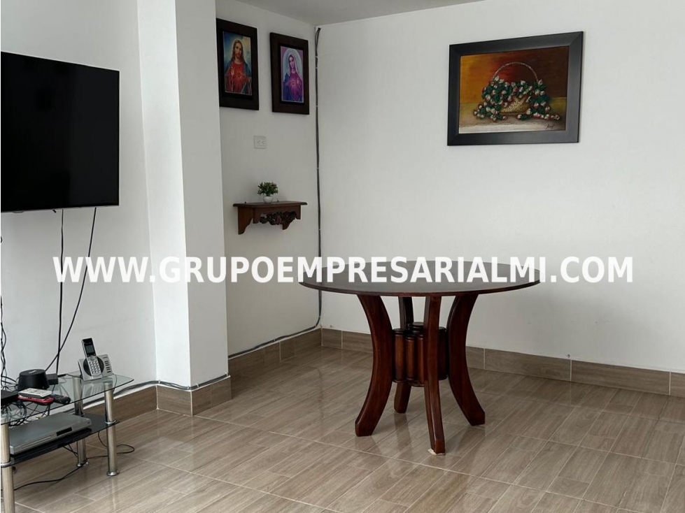 HERMOSA CASA COMERCIAL EN ARRIENDO - SECTOR SIMÓN BOLÍVAR COD: 33568 - 5