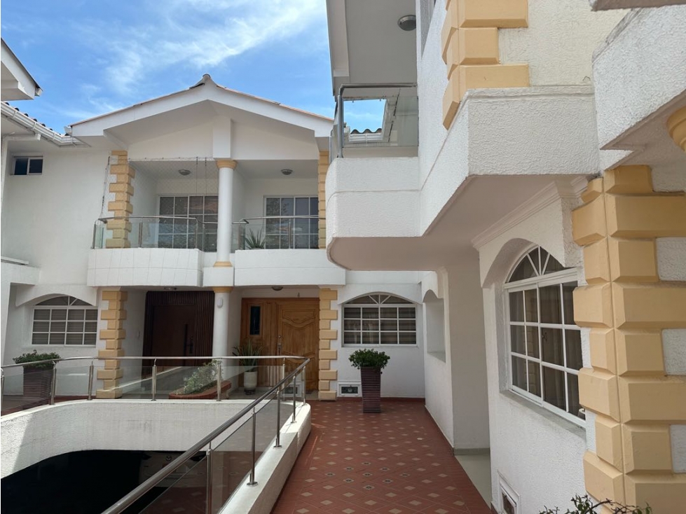 Hermosa Casa Conjunto de 2 niveles en Villa Santos
