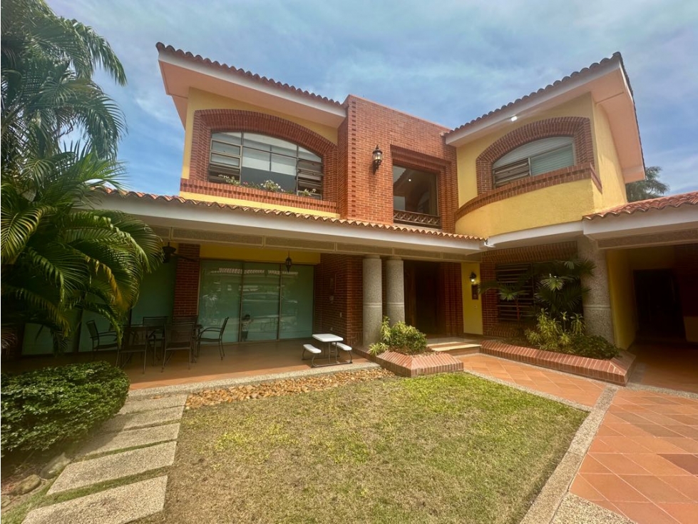 HERMOSA CASA DE 2 NIVELES EN CONJUNTO DE 4 CASAS. VILLA CAMPESTRE