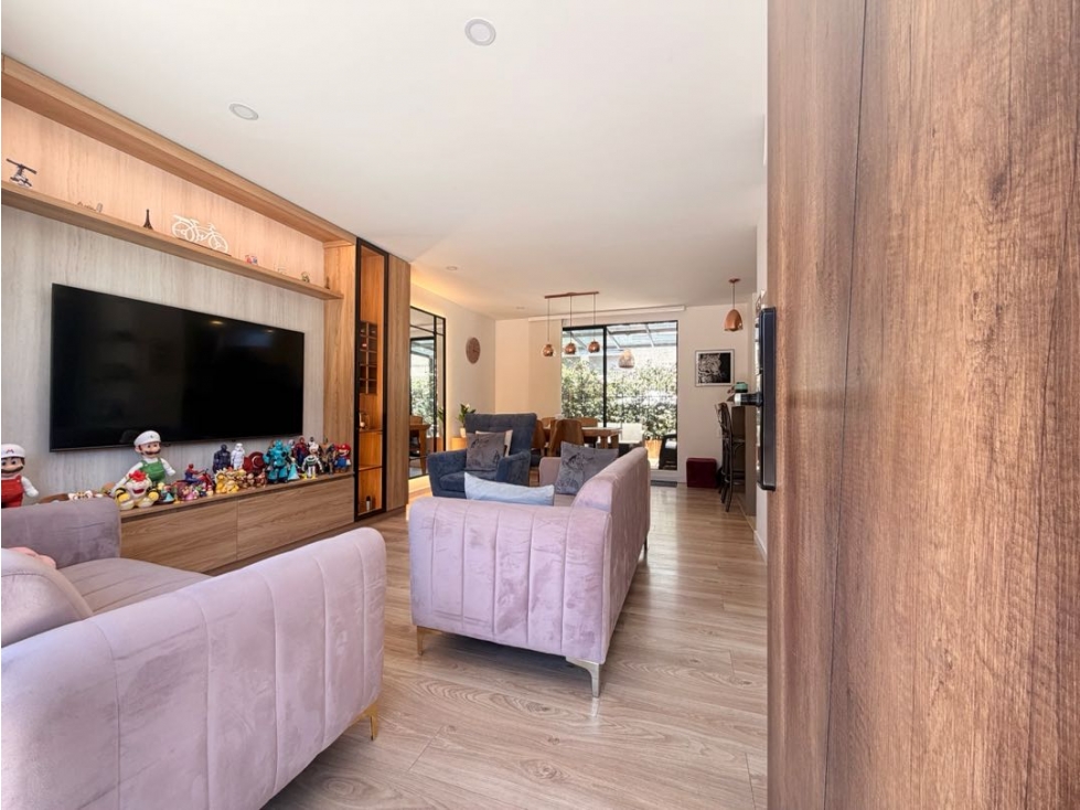 Hermosa casa de dos niveles mas altillo, en venta en cajica. - 4