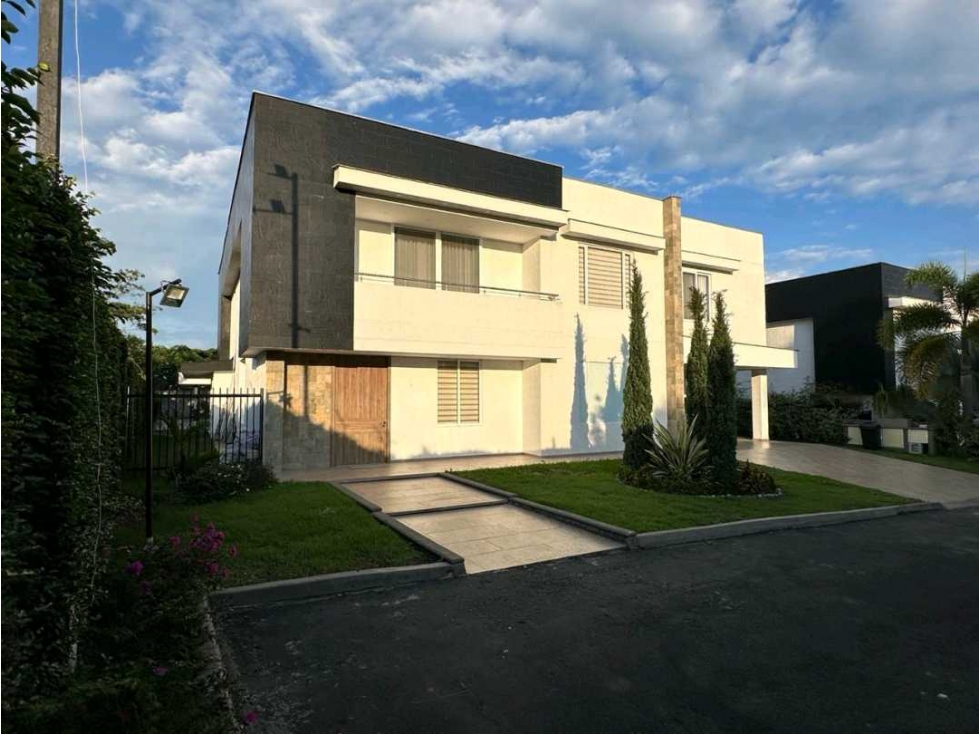 VENTA - Casa de Lujo Moderna en Pance con ascensor y sala de cine