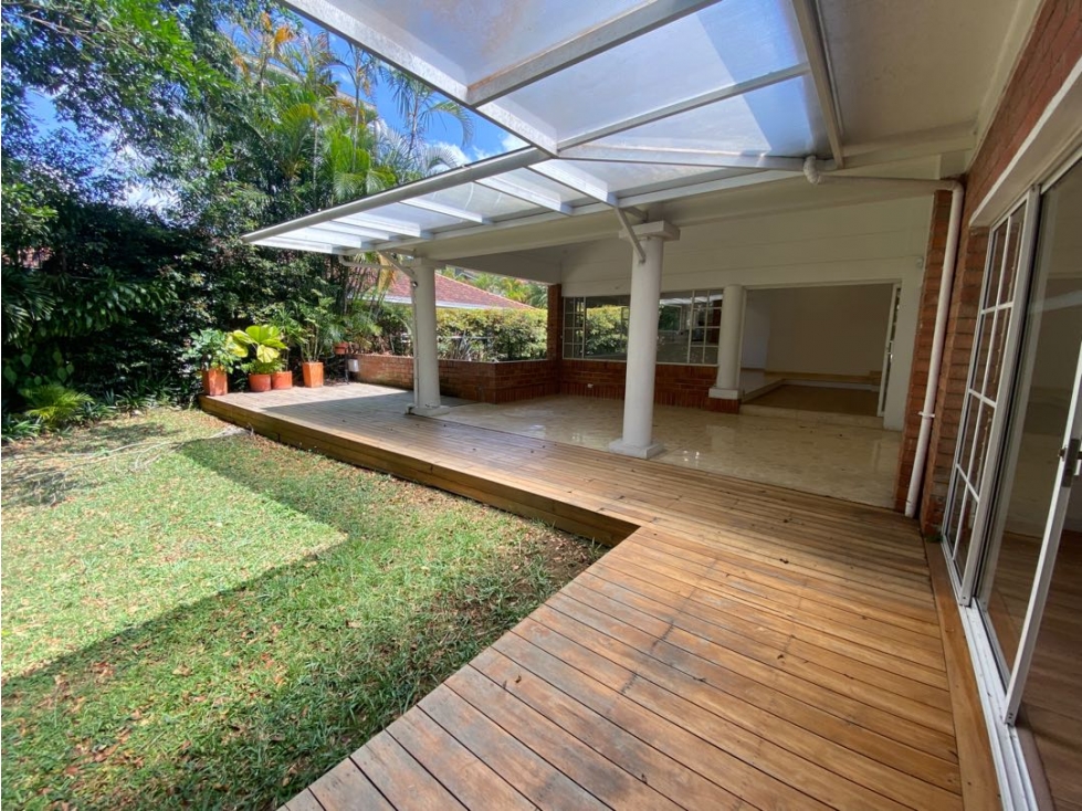 HERMOSA CASA DE UN SOLO NIVEL | Cerca a El Tesoro y Ámsterdam| 300mts2