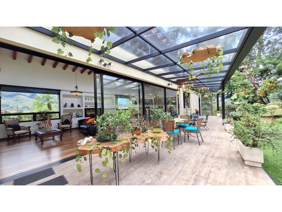 HERMOSA CASA DE UN SOLO NIVEL EN ENVIGADO SECTOR ESCOBERO PARTE BAJA