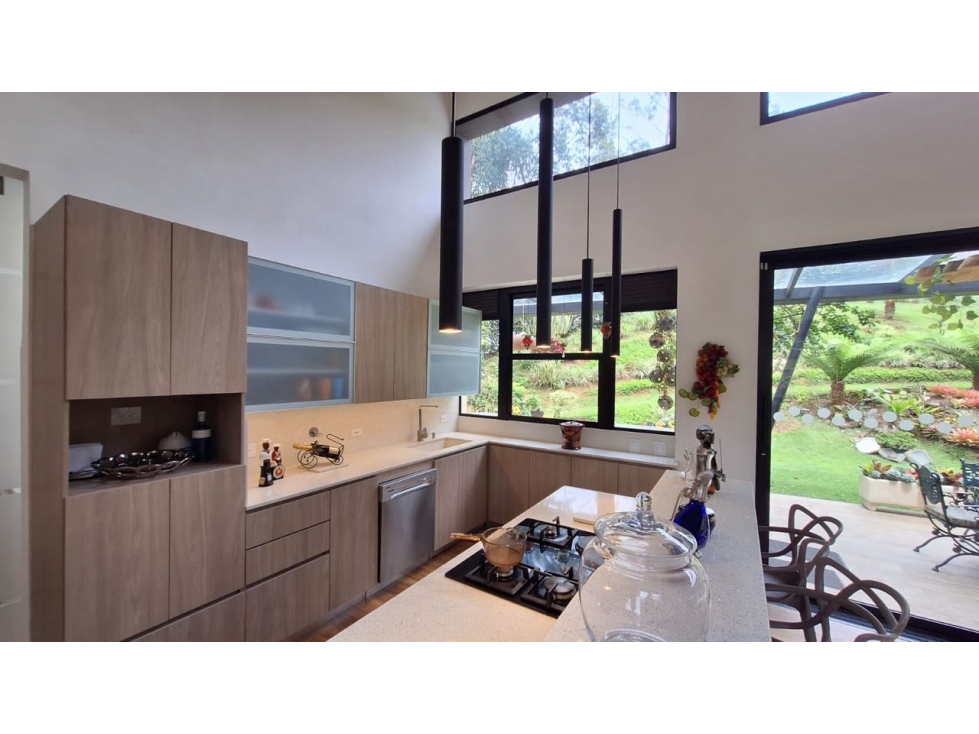 HERMOSA CASA DE UN SOLO NIVEL EN ENVIGADO SECTOR ESCOBERO PARTE BAJA — foto 5