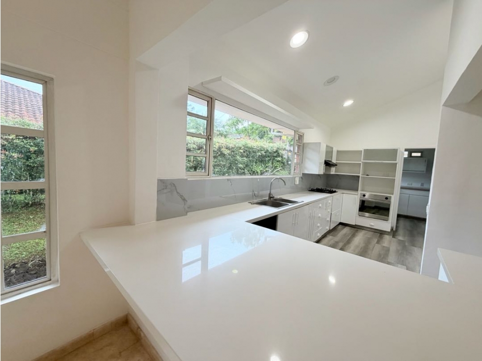 HERMOSA CASA DE UN SOLO NIVEL | Cerca a El Tesoro y Ámsterdam| 300mts2 — foto 4
