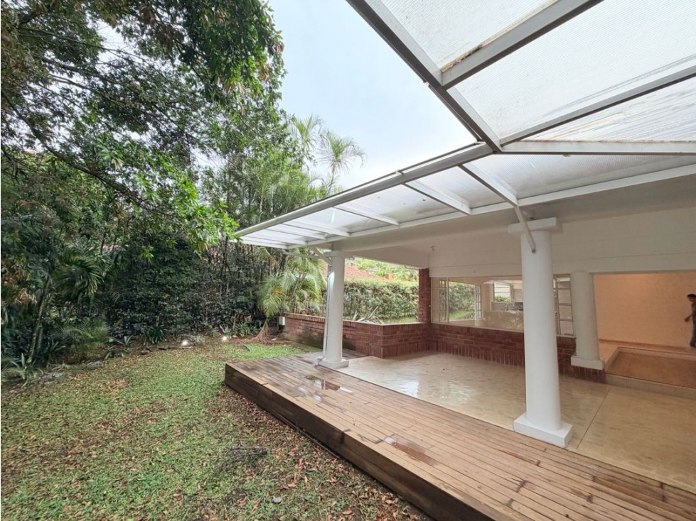 HERMOSA CASA DE UN SOLO NIVEL | Cerca a El Tesoro y Ámsterdam| 300mts2 — foto 2