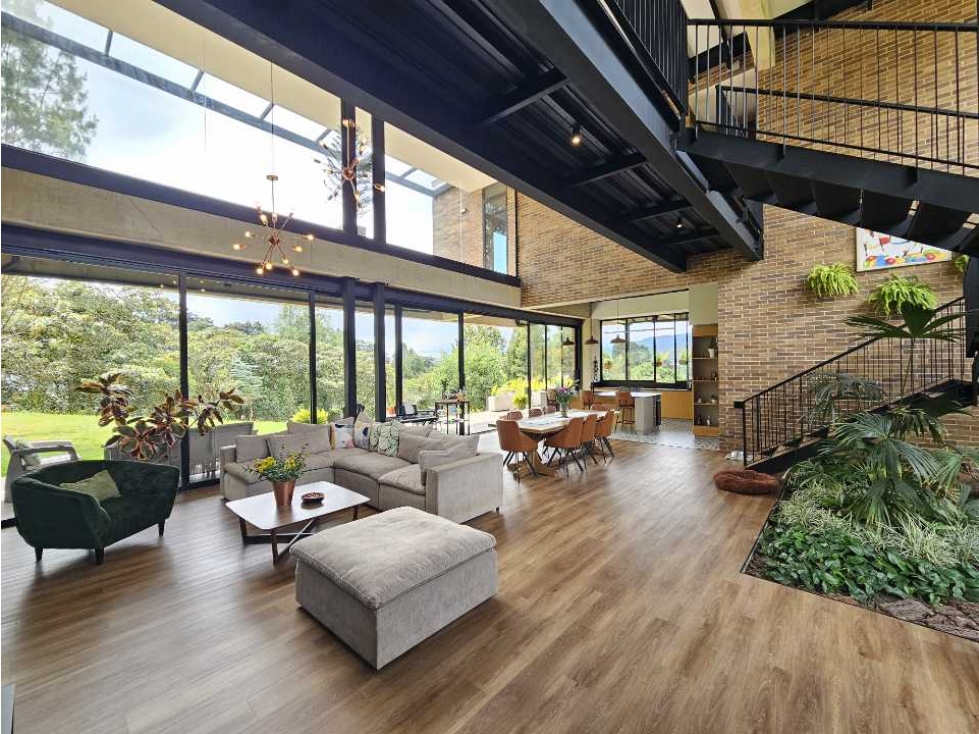 HERMOSA CASA EN ALTO DE PALMAS