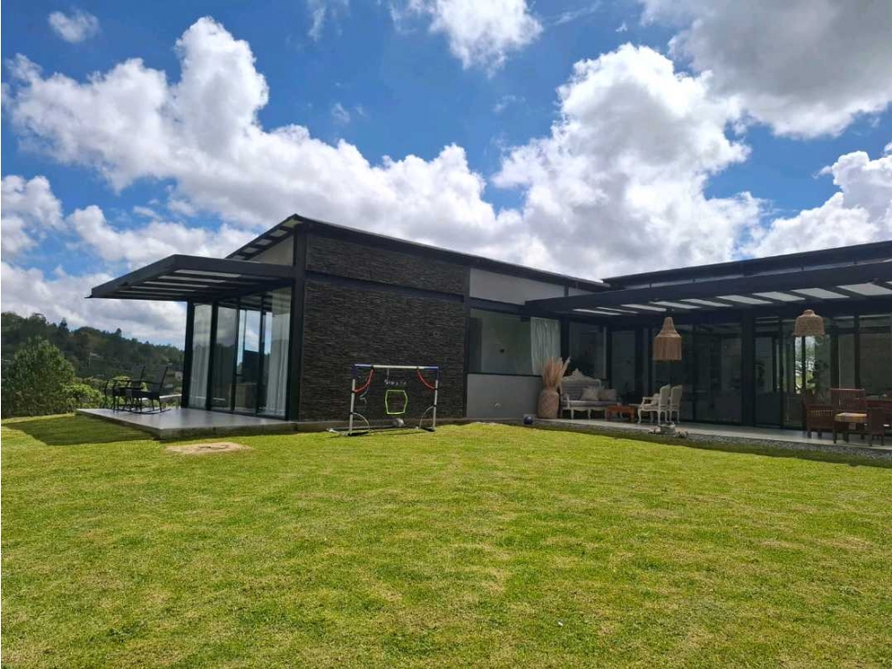 Hermosa Casa en Altos del escobero