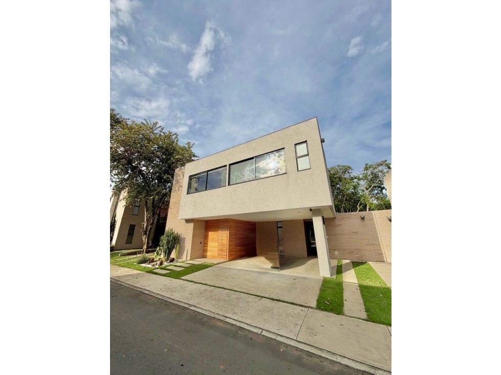 Hermosa Casa en condominio en Pance