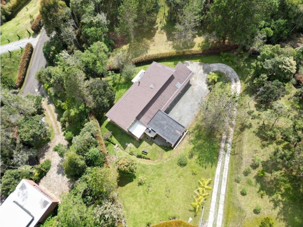 HERMOSA CASA EN EL ESCOBERO PARTE ALTA UN SOLO NIVEL