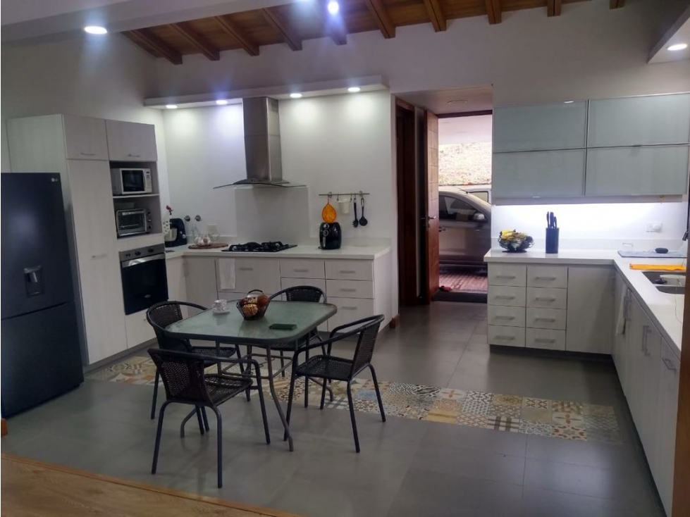 HERMOSA CASA EN EL ESCOBERO PARTE ALTA UN SOLO NIVEL — foto 2