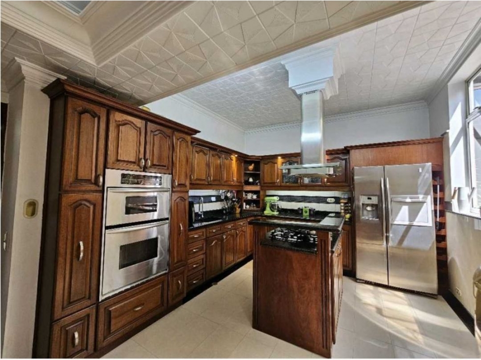 HERMOSA CASA EN EL POBLADO SECTOR EL TESORO AMPLIO JARDÍN INTERNO — foto 3
