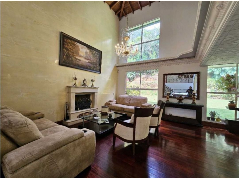 HERMOSA CASA EN EL POBLADO SECTOR EL TESORO AMPLIO JARDÍN INTERNO — foto 6