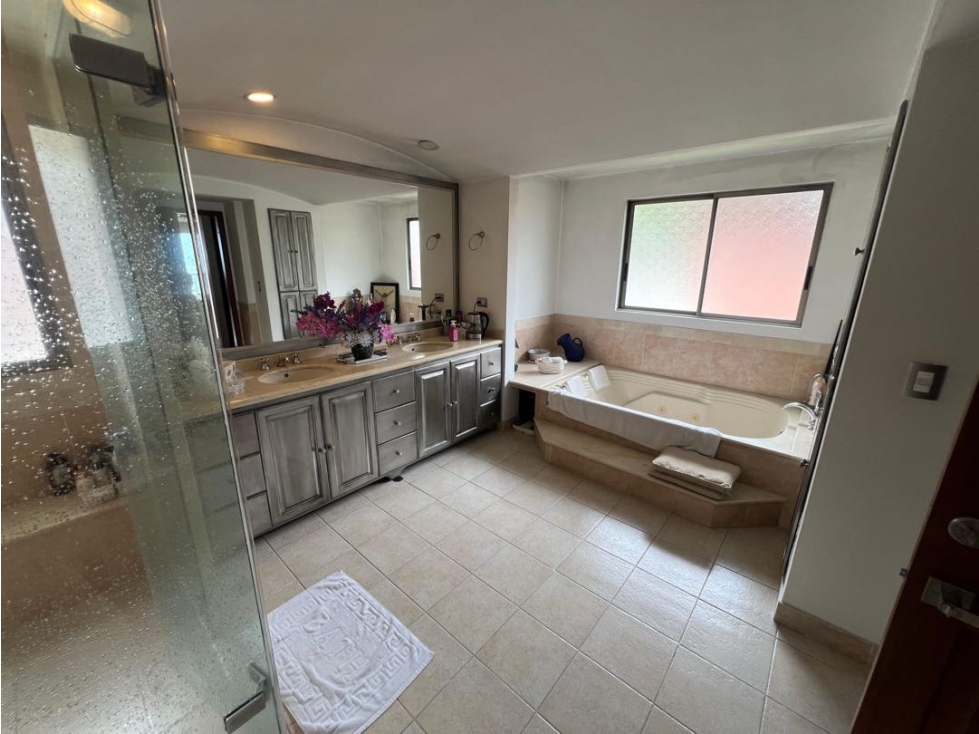 HERMOSA CASA EN EL POBLADO SECTOR LINARES CERCA AL TESORO — foto 6